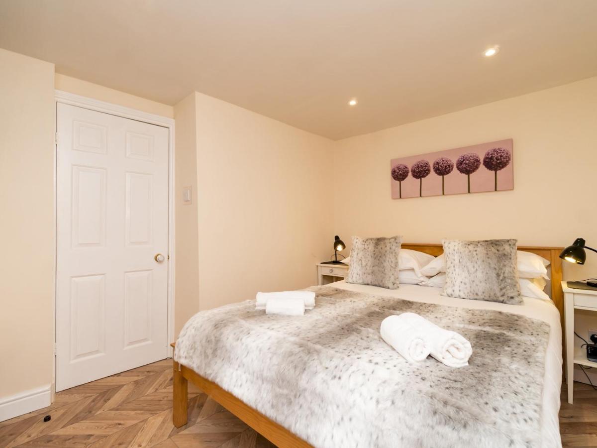 Pass The Keys Lovely 1 Bed Apartment With Free Parking Bath Exterior photo